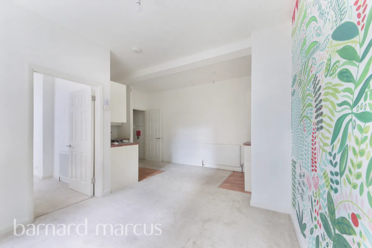 Flat Sibthorp Road in Greater London