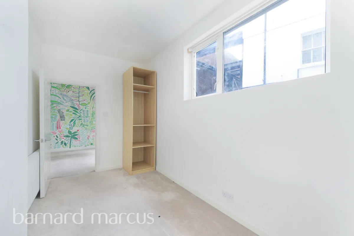 Flat Sibthorp Road in Greater London