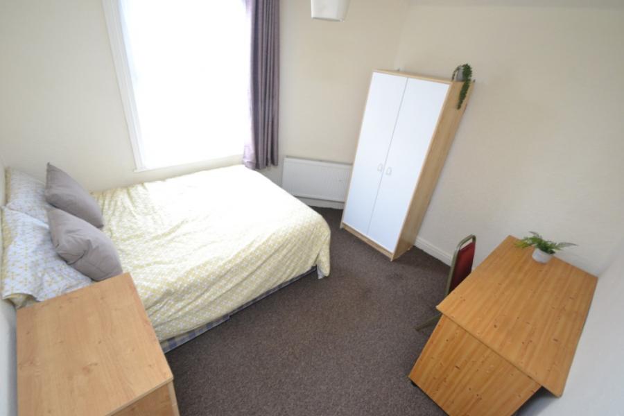 Room Oakfields Road in Nottingham