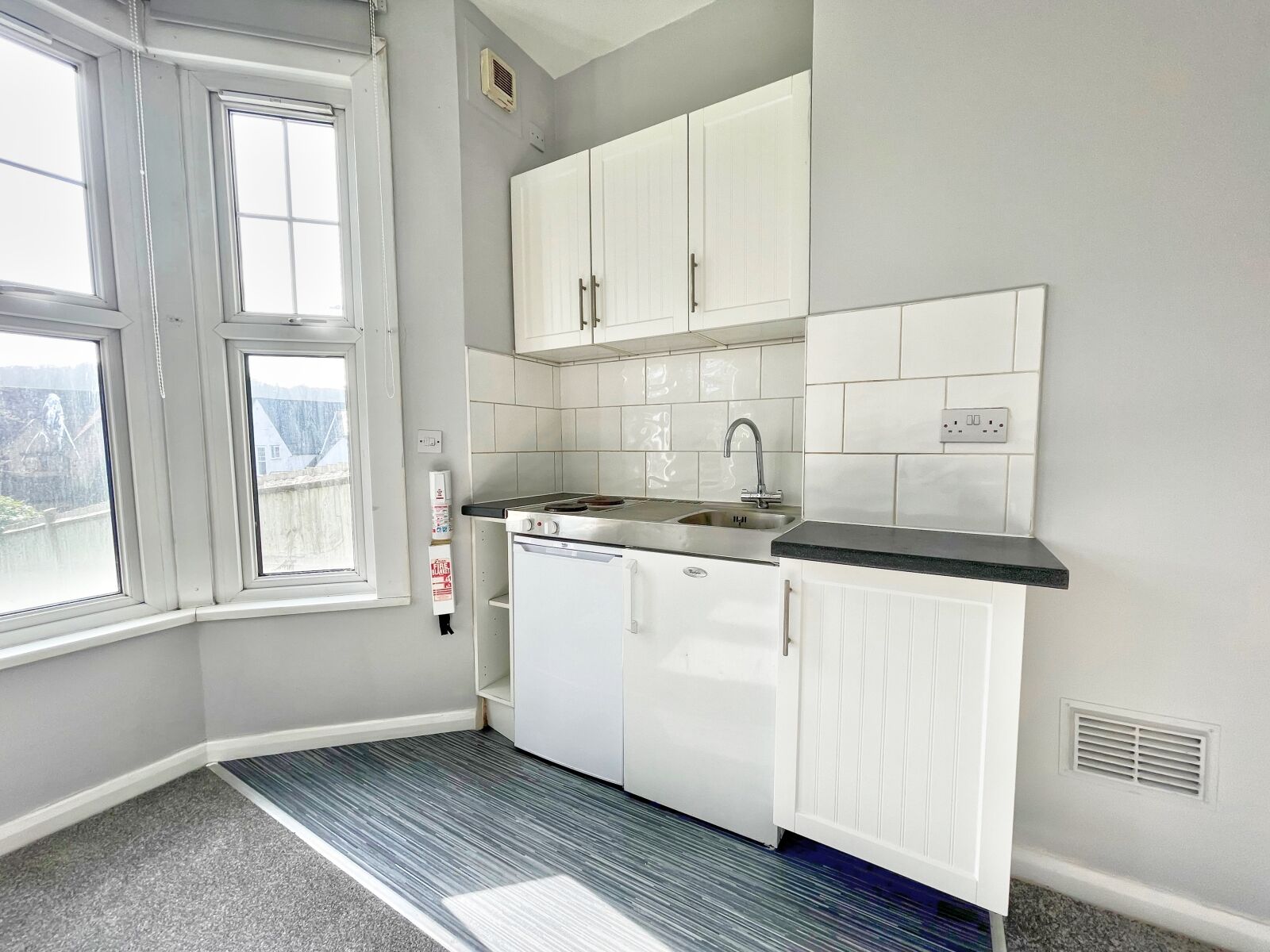 Room London Road in High Wycombe