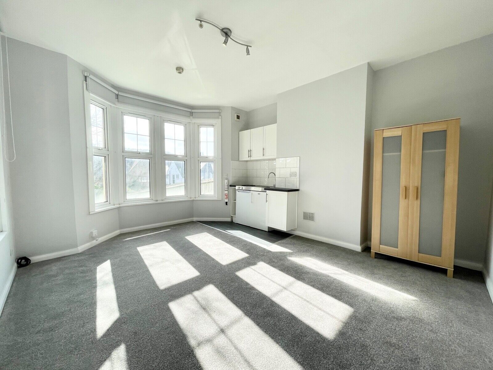Room London Road in High Wycombe