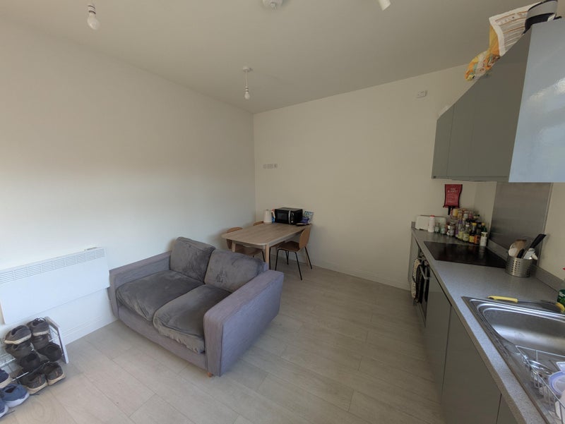 Room Alpha Road in Bristol