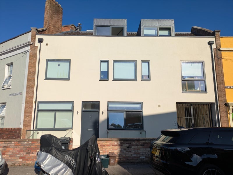Room Alpha Road in Bristol