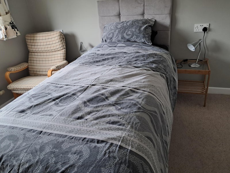 Room Tenterfield Road in Wakefield
