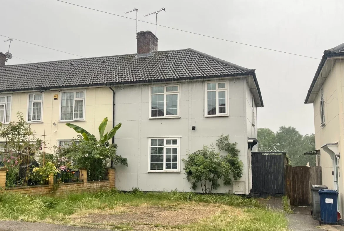 House Orange Hill Road in Greater London