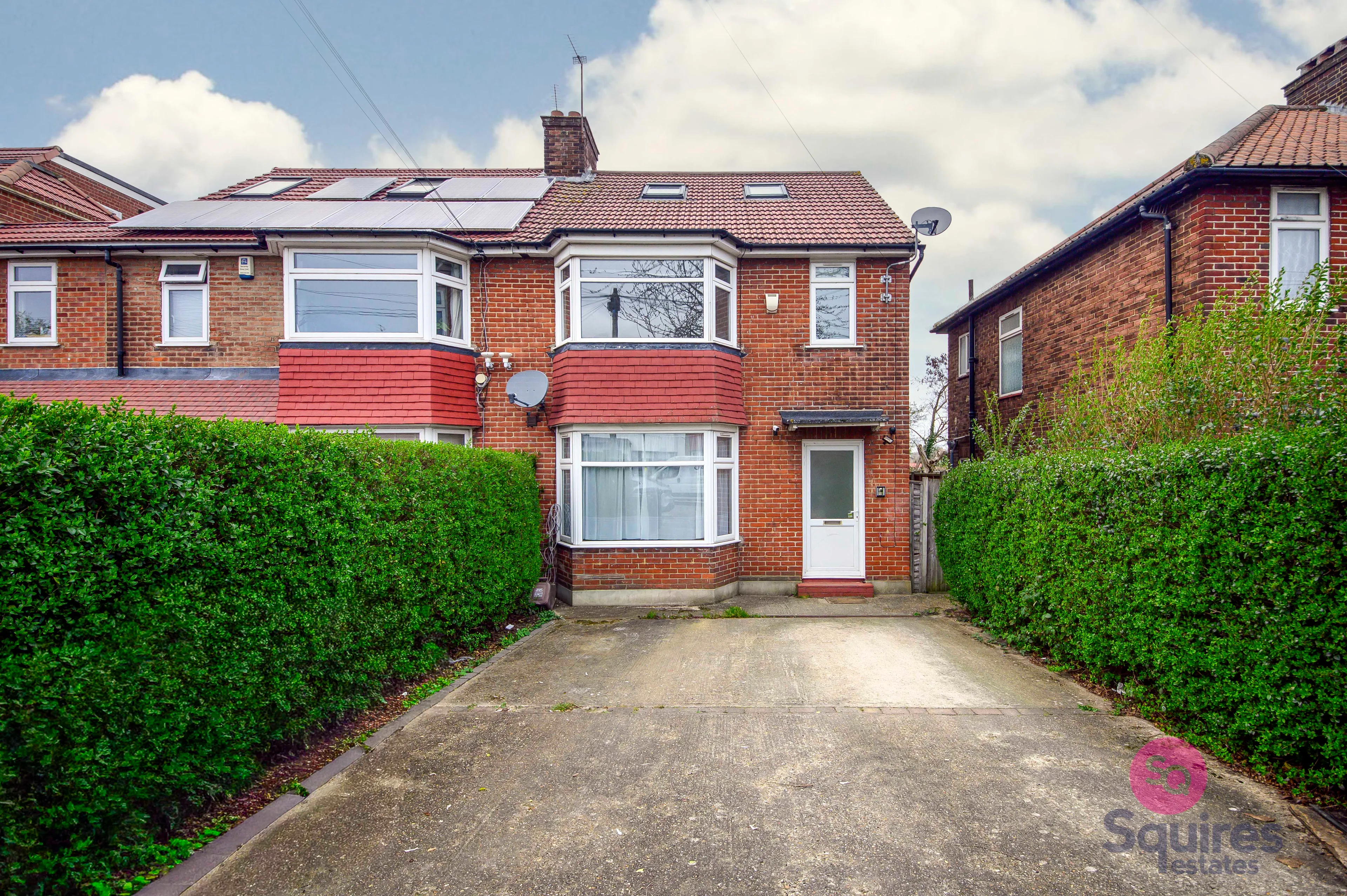 Flat Cotswold Gardens in Greater London