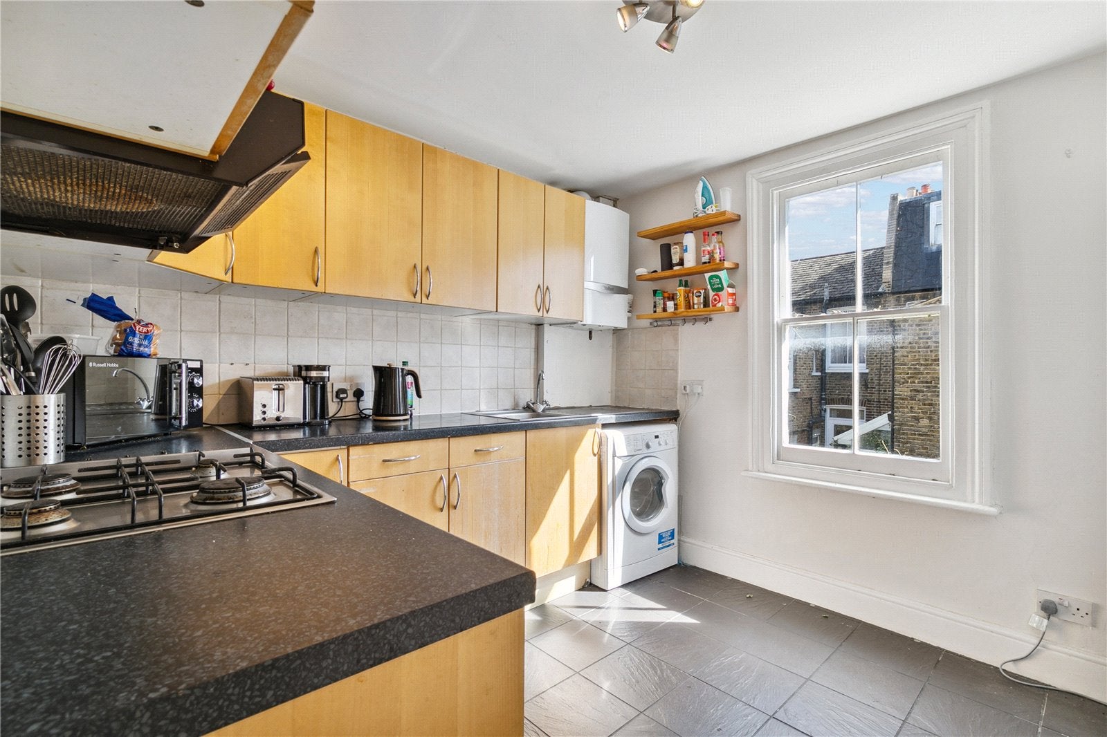 Flat Cabul Road in Greater London