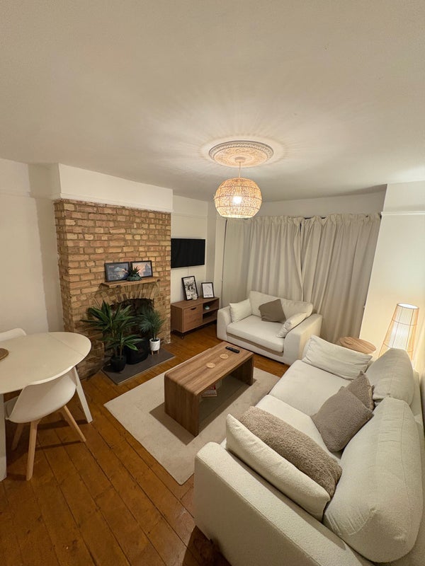 Room Warrington Road in Greater London