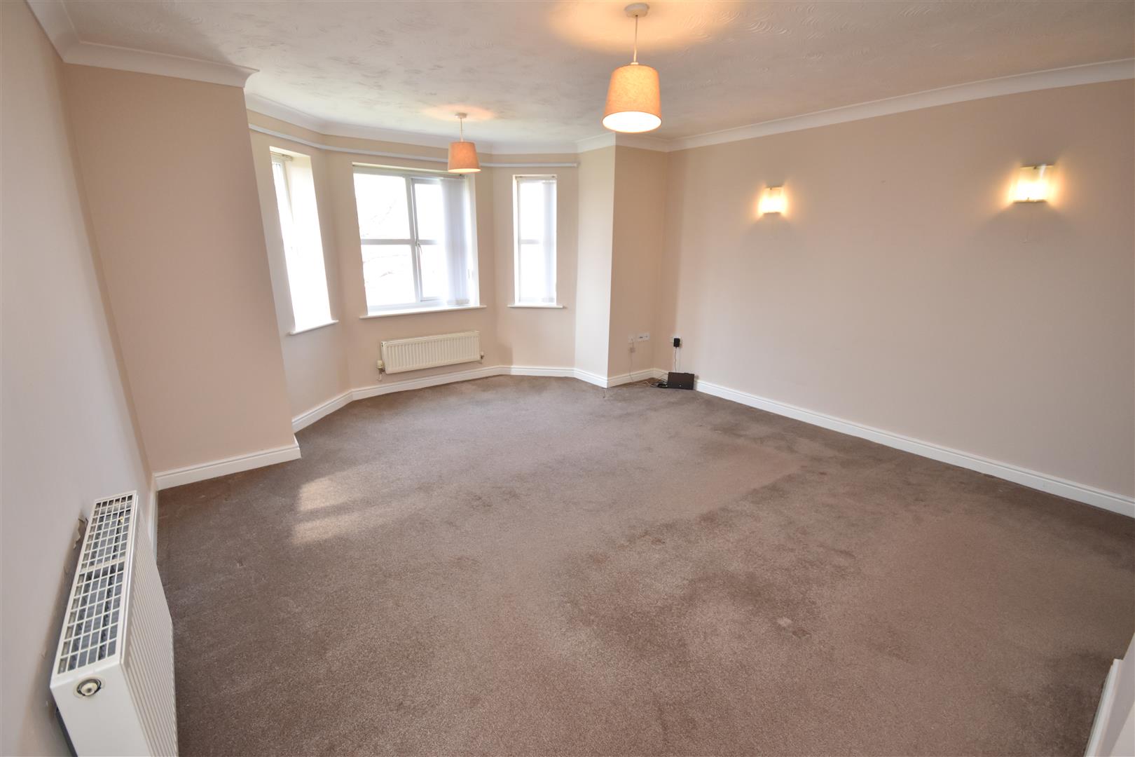 Flat Ladybower Close in Moreton