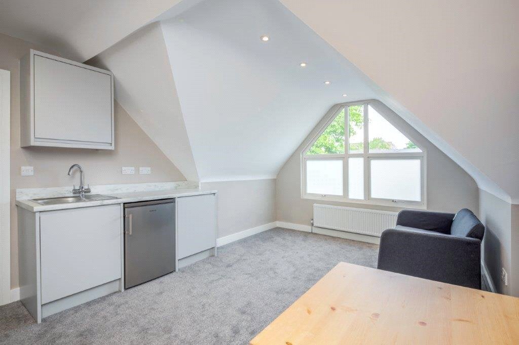 Flat Goldhawk Road in Greater London