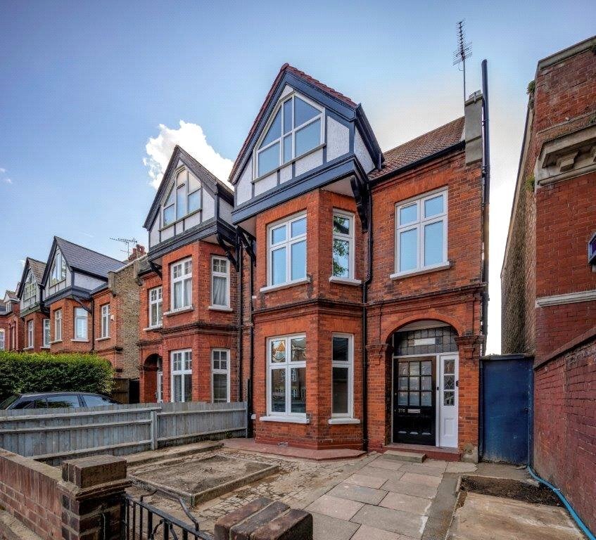 Flat Goldhawk Road in Greater London