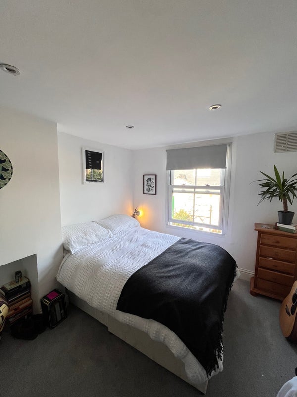 Room Lyndhurst Grove in Greater London