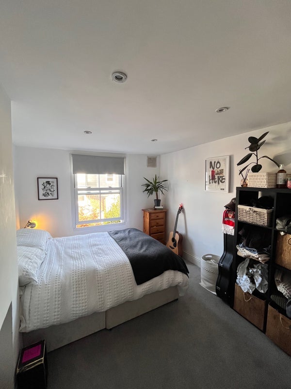 Room Lyndhurst Grove in Greater London