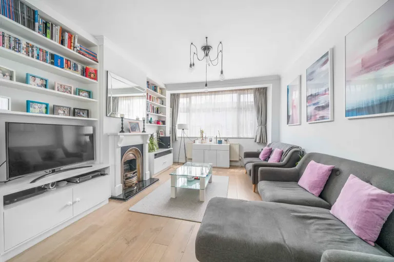 House Leonard Road in Greater London