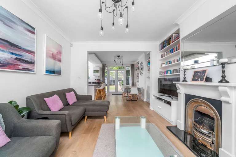 House Leonard Road in Greater London