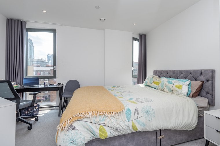 Flat Webber Street in Greater London