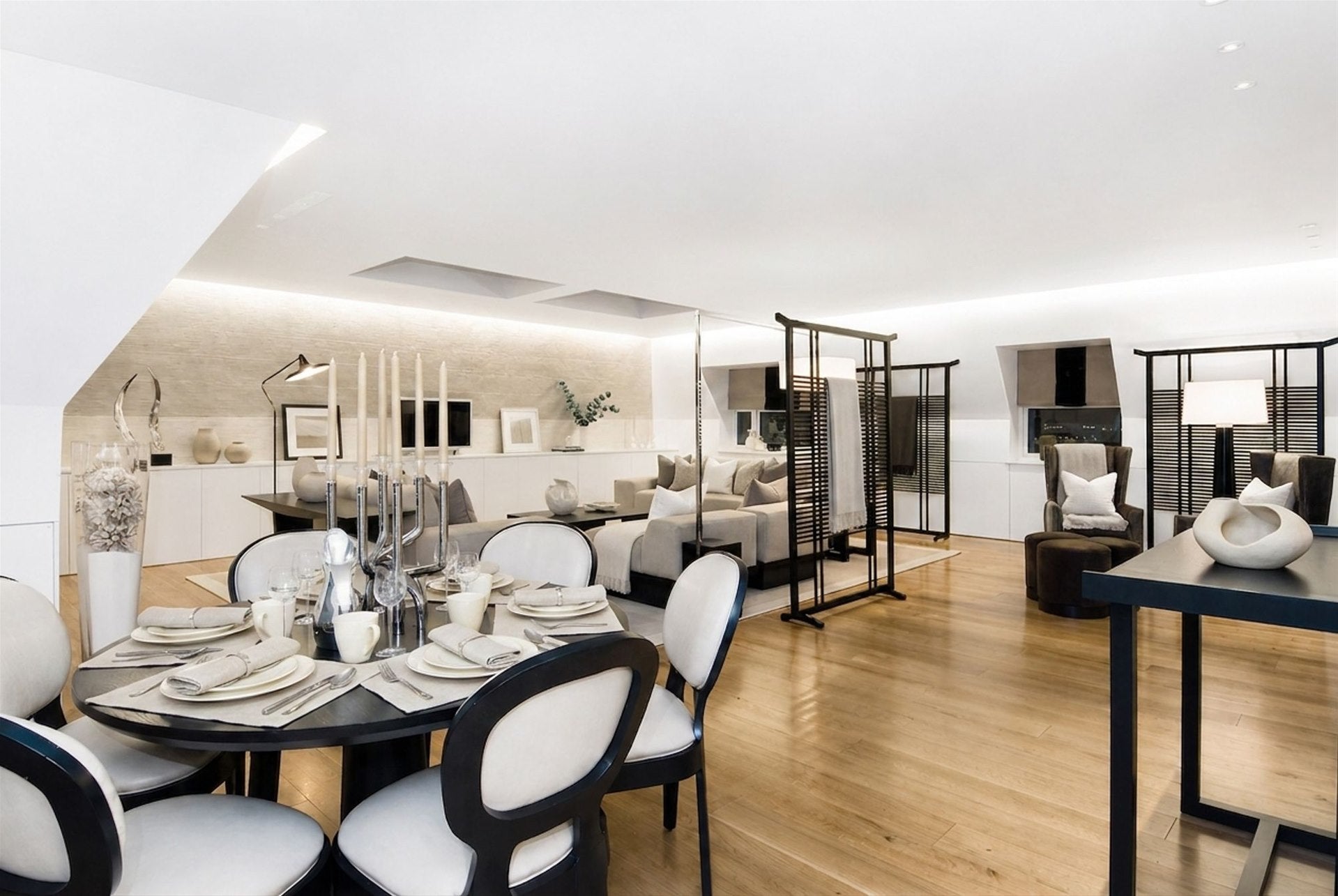 Flat Boydell Court in Greater London