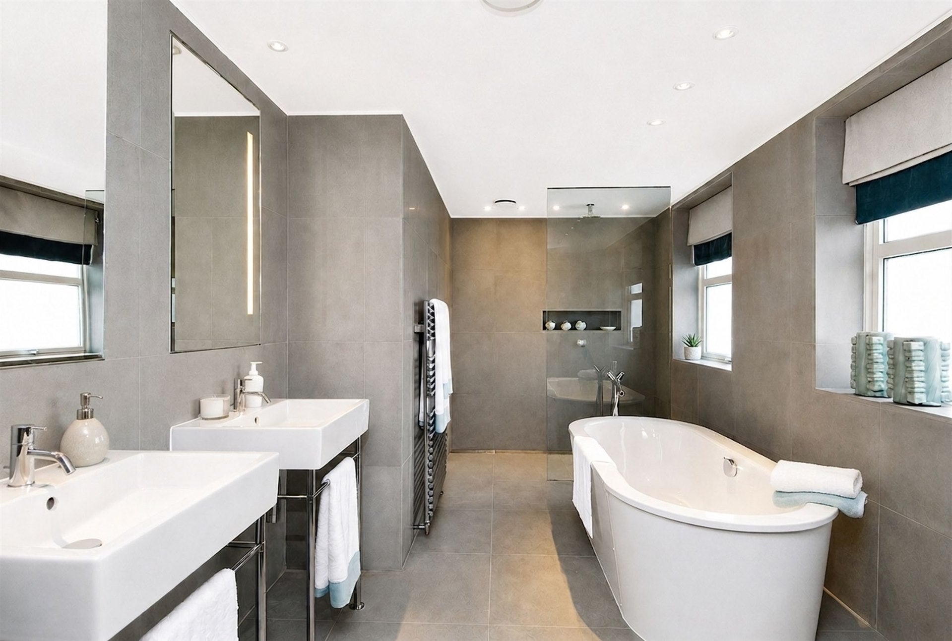 Flat Boydell Court in Greater London