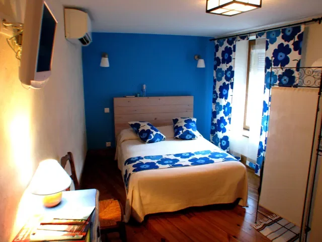 Room Place du Maquis Louis in Luzy