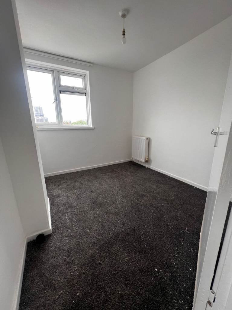 Flat Hoe Street in Greater London