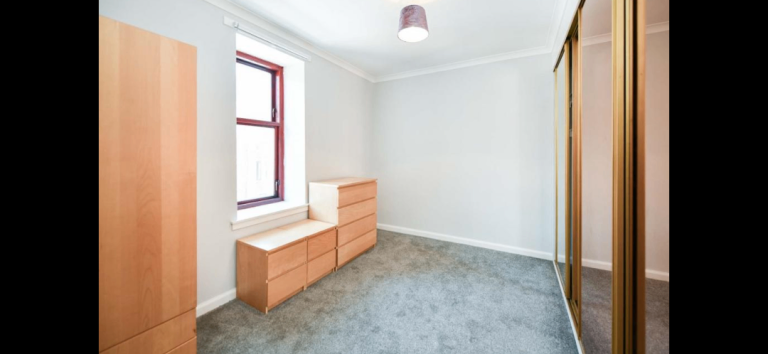 Flat Dumbarton Road in Glasgow