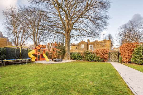 House Goldhawk Road in Greater London