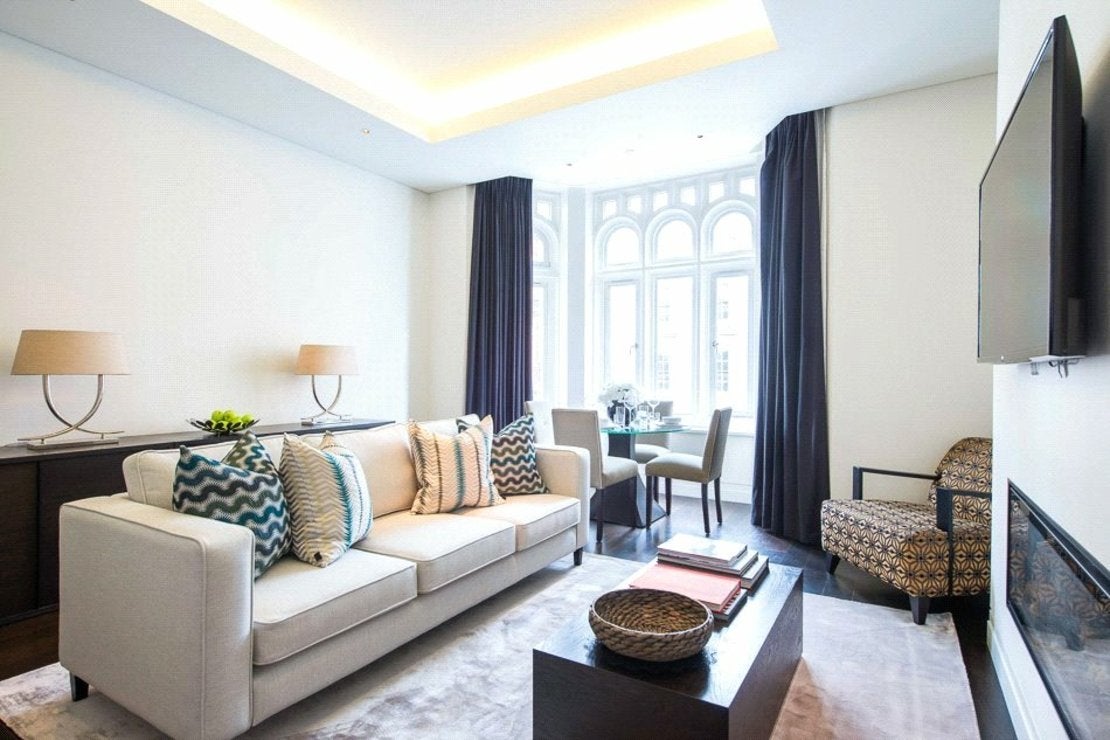 Flat Green Street in City of Westminster