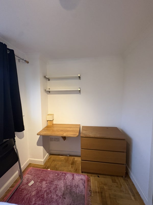 Room Capstan Square in Greater London