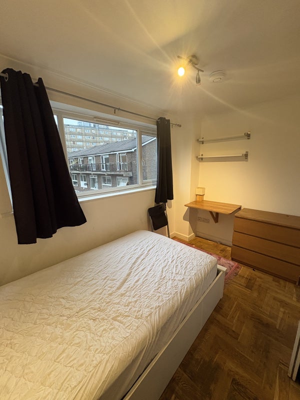 Room Capstan Square in Greater London
