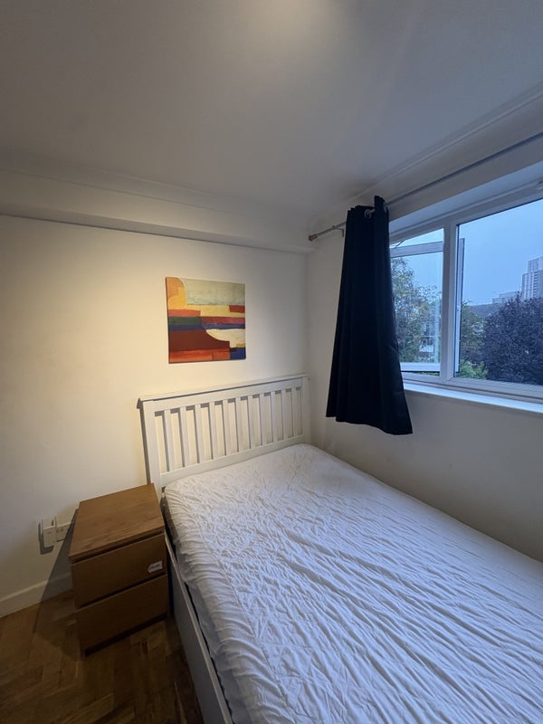 Room Capstan Square in Greater London
