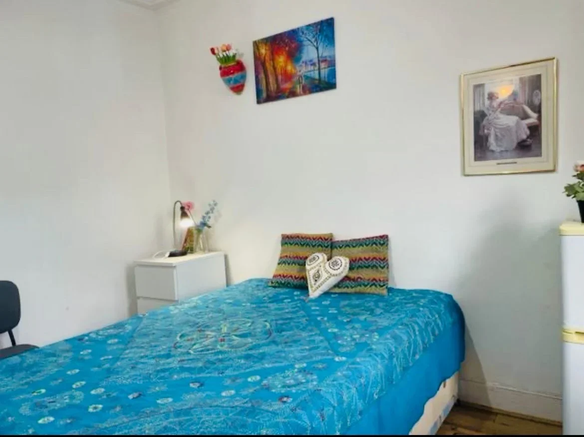Room St Mary's Road in Greater London