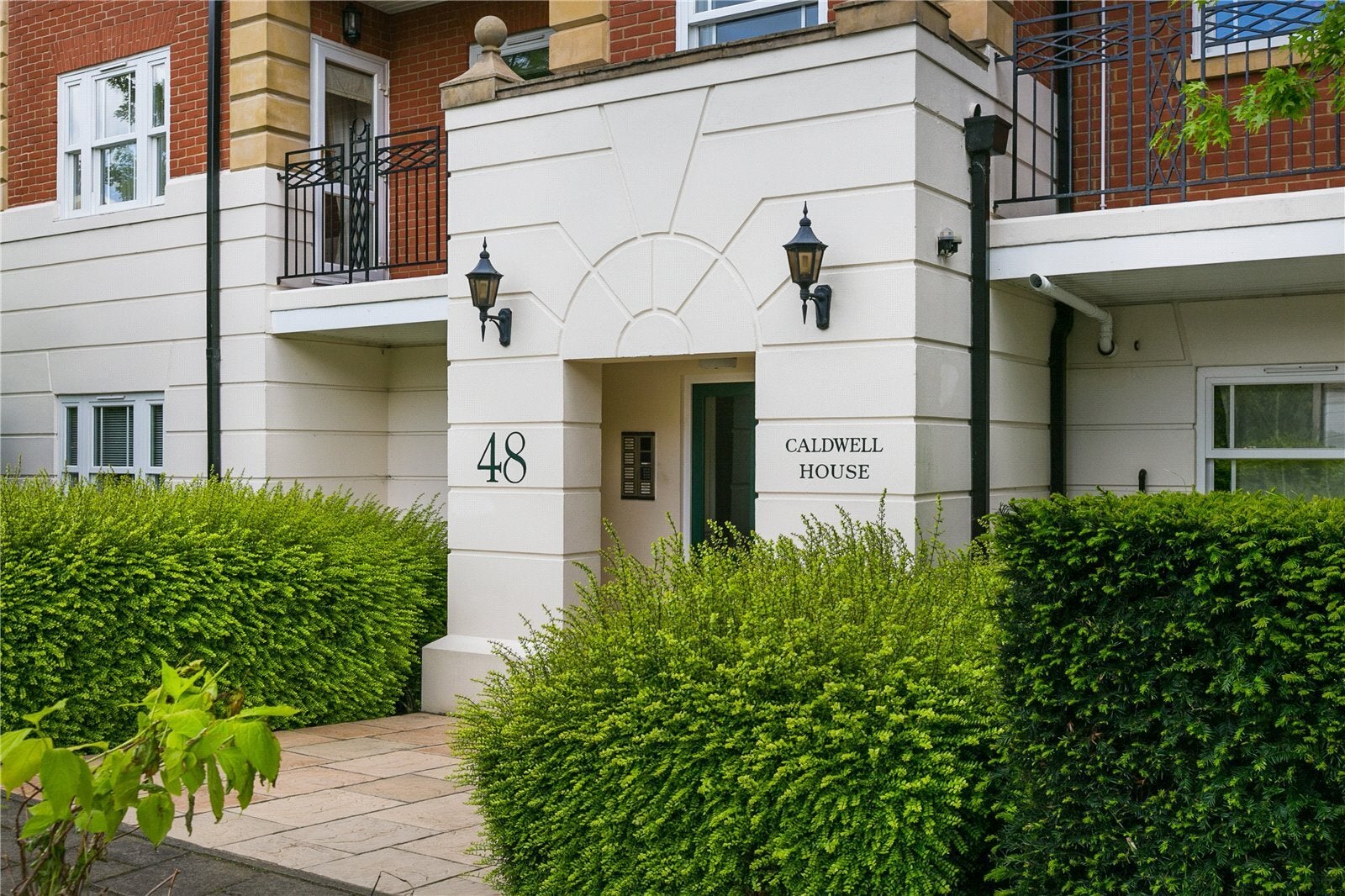Flat Trinity Church Road in Greater London