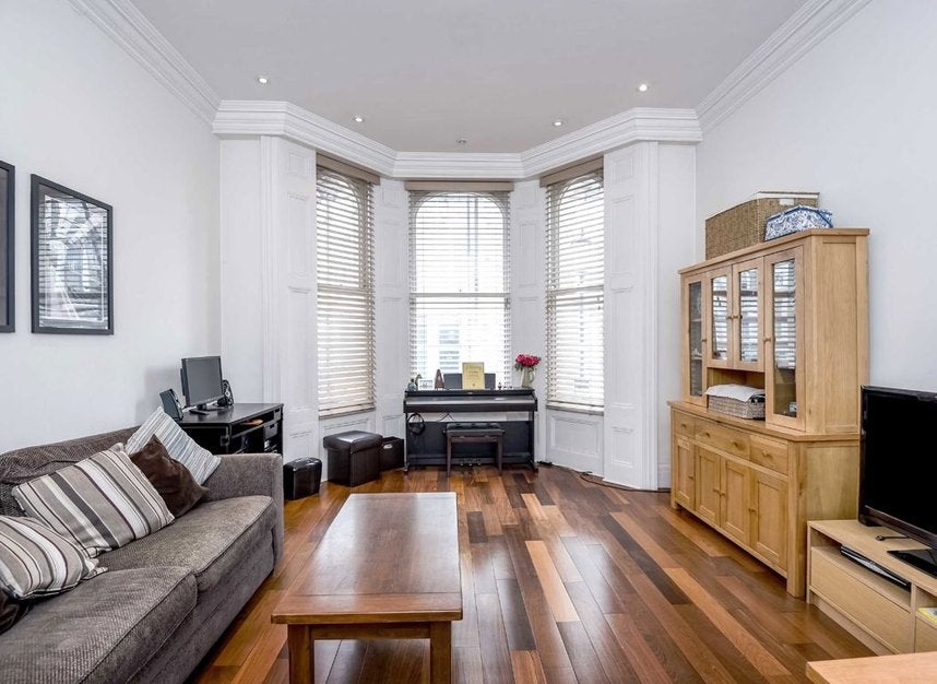 Flat Campden Hill Gardens in Greater London