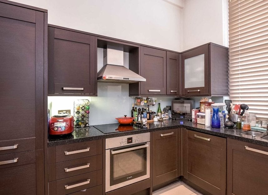 Flat Campden Hill Gardens in Greater London