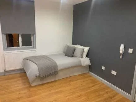 Room Bensham Lane in Greater London