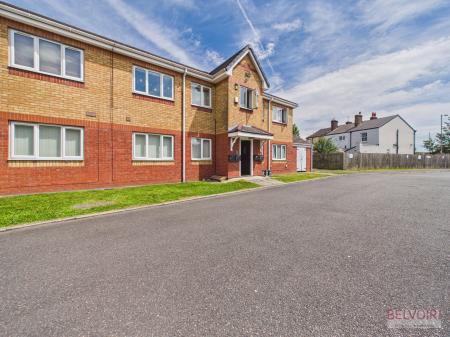 Flat Larchtree Mews in Liverpool