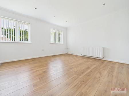 Flat Larchtree Mews in Liverpool