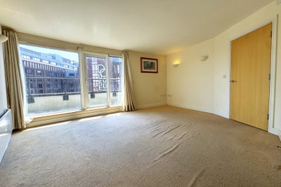 Flat Walton Road in Woking