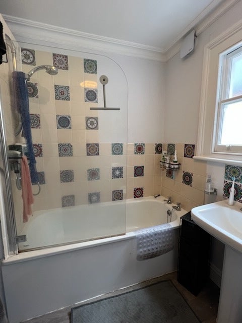 Room Darwin Road in Greater London