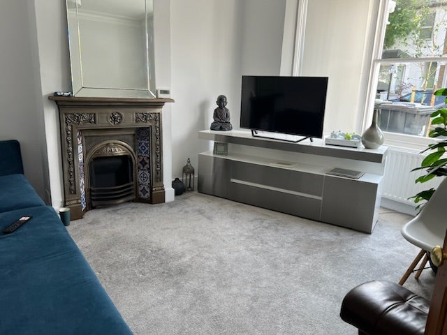 Room Darwin Road in Greater London