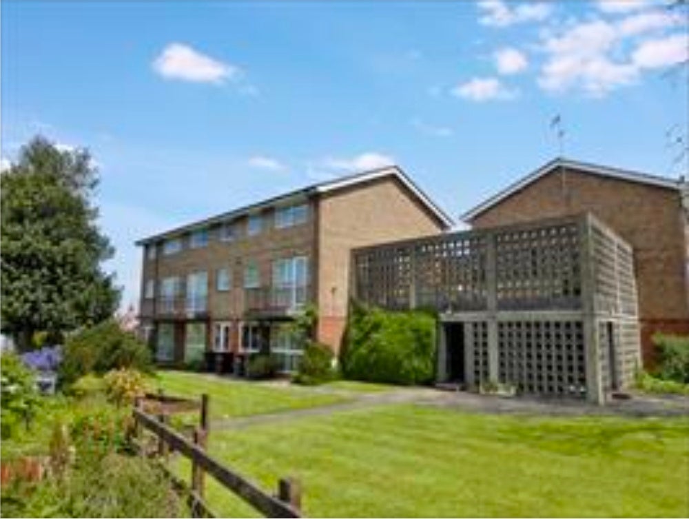 Flat Chiltern Road in Dunstable