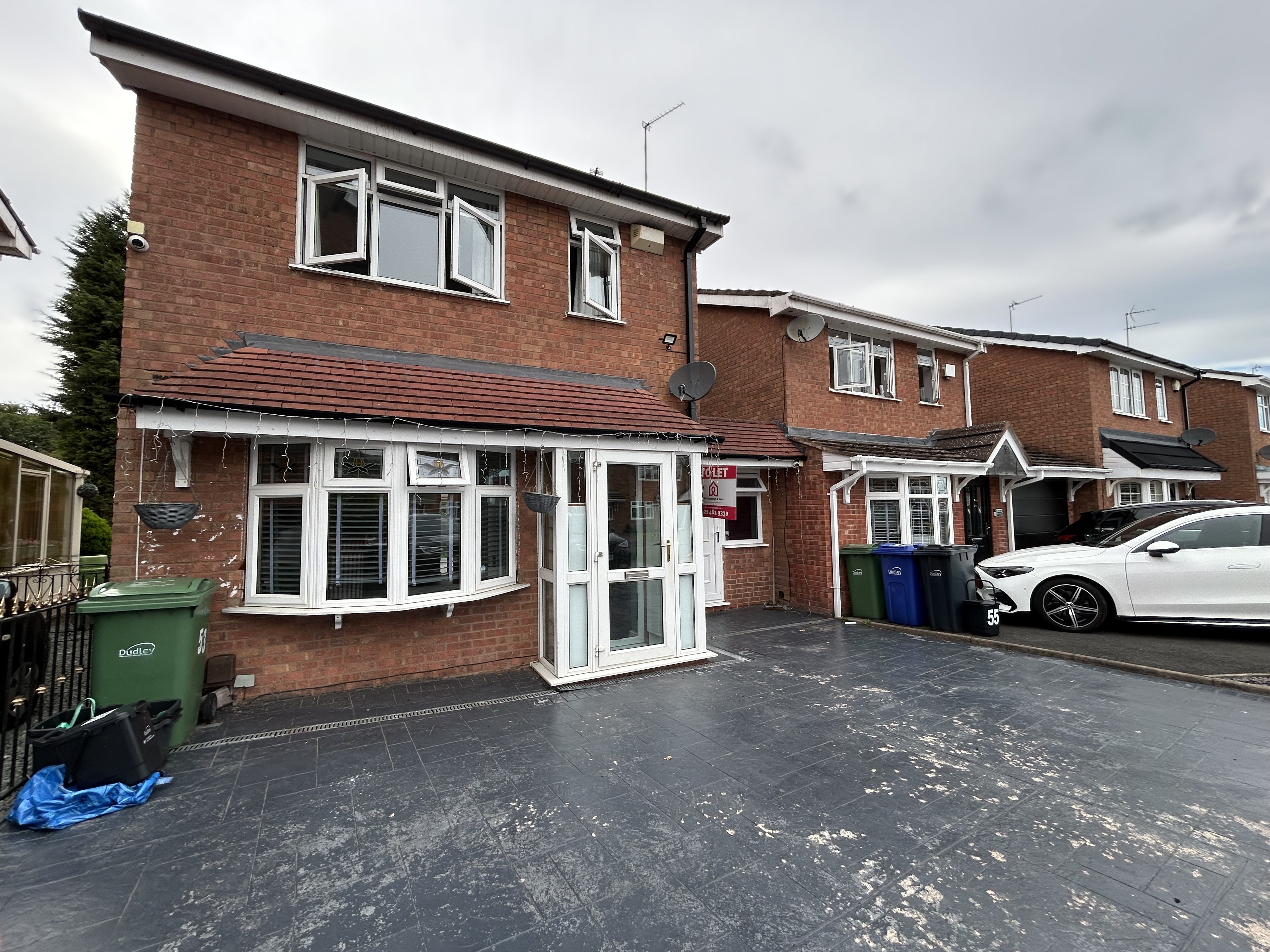 Flat Bridgewater Drive in Coseley