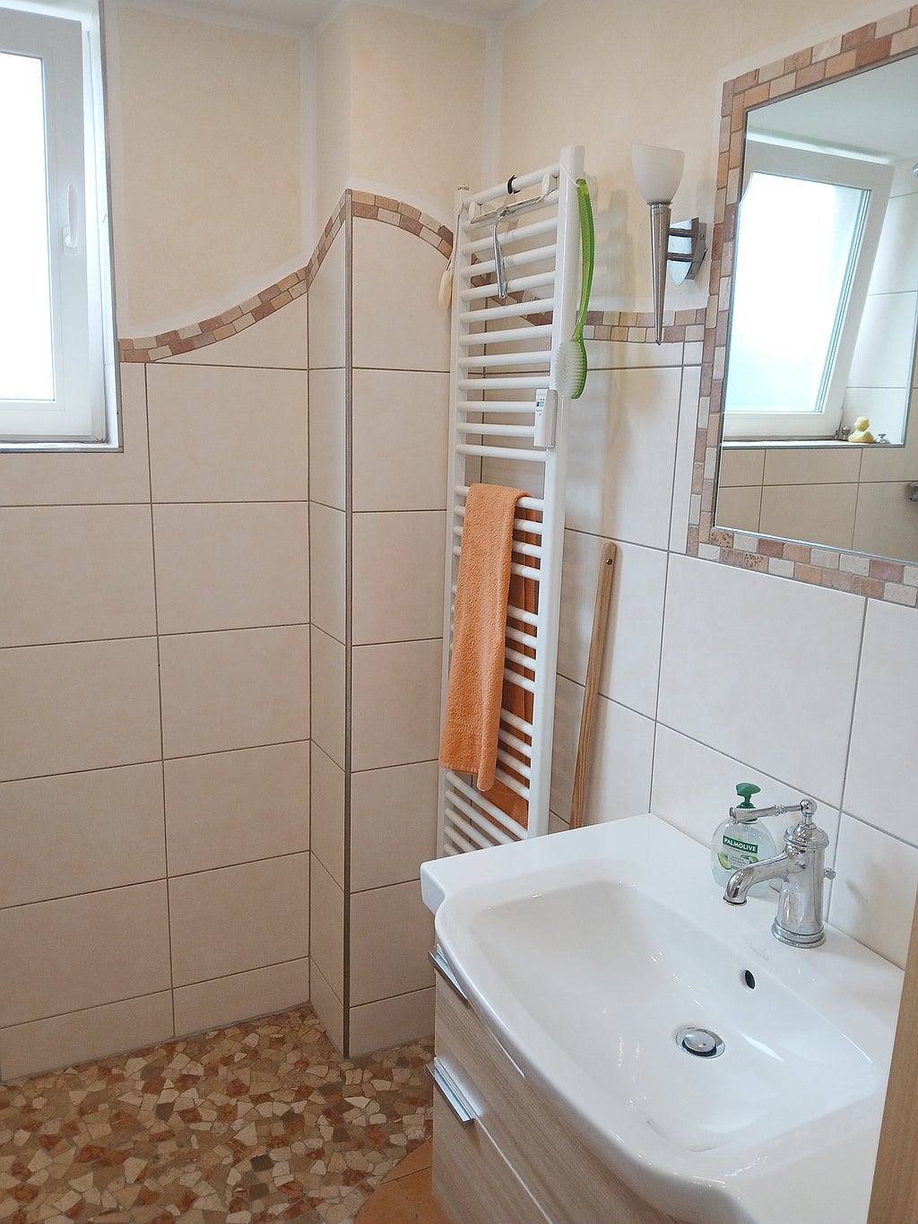 Zimmer Brücker Mauspfad in Köln