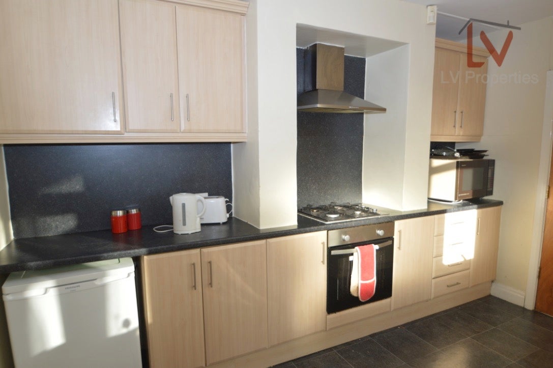 Flat Estcourt Avenue in Leeds