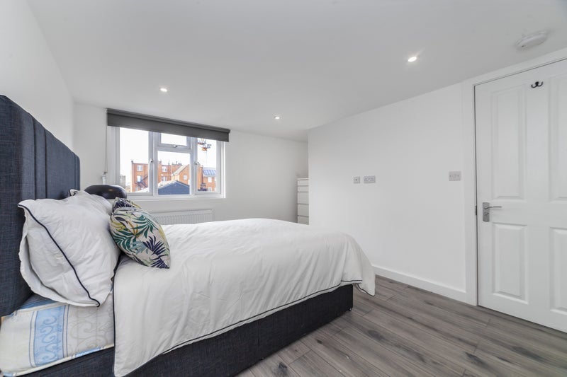 Room Warwickshire Path in Greater London