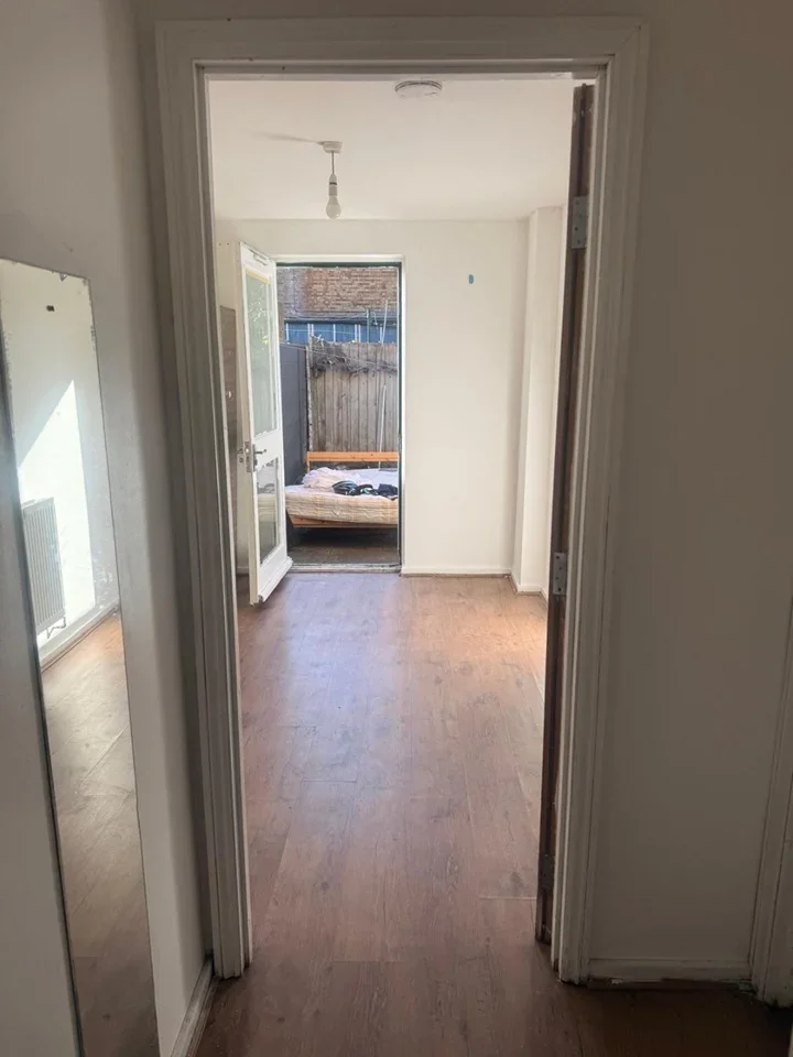 Room Miles Road in Greater London
