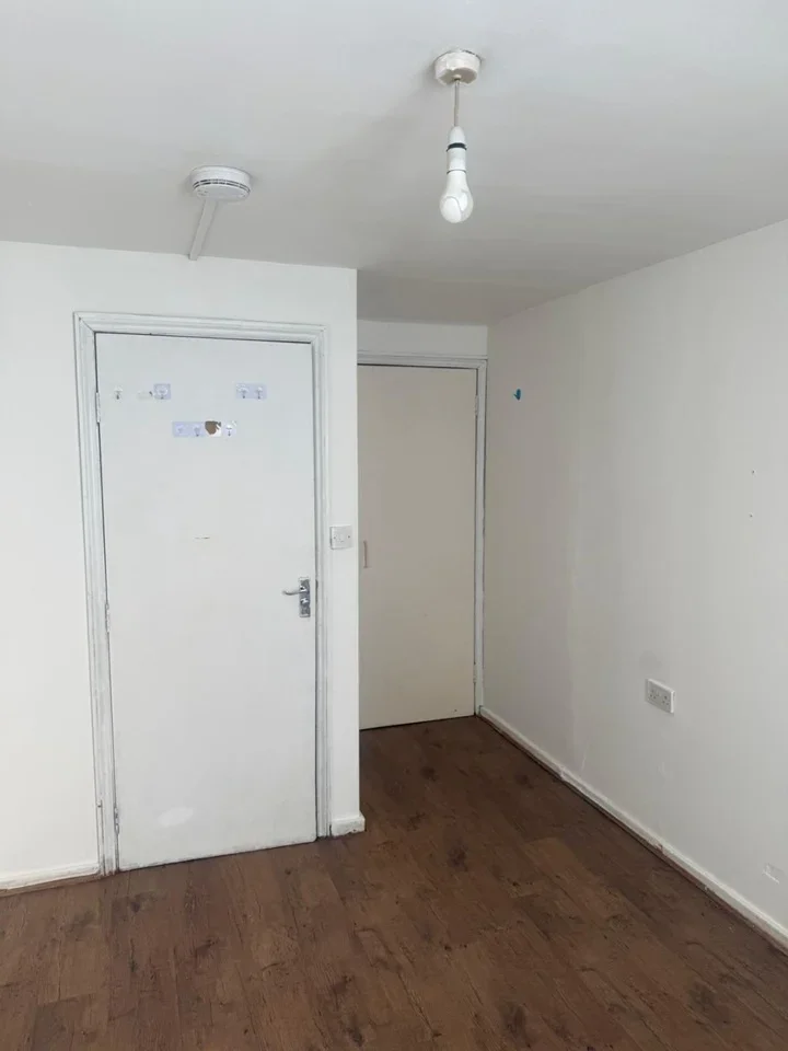 Room Miles Road in Greater London
