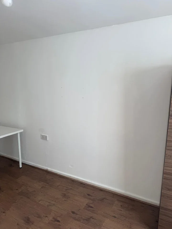 Room Miles Road in Greater London