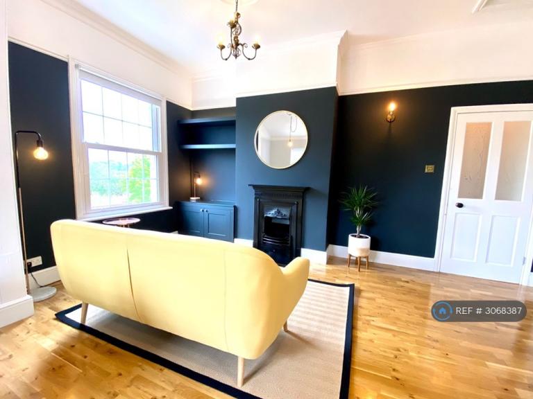 Flat Leam Terrace in Royal Leamington Spa