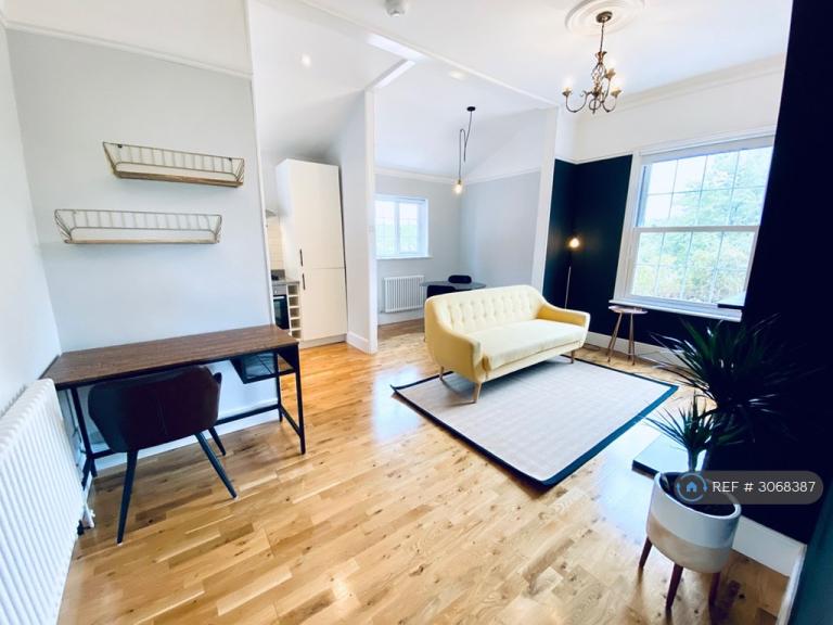 Flat Leam Terrace in Royal Leamington Spa